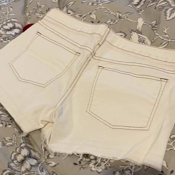 Never worn Rich & Skinny white shorts - Picture 6 of 11